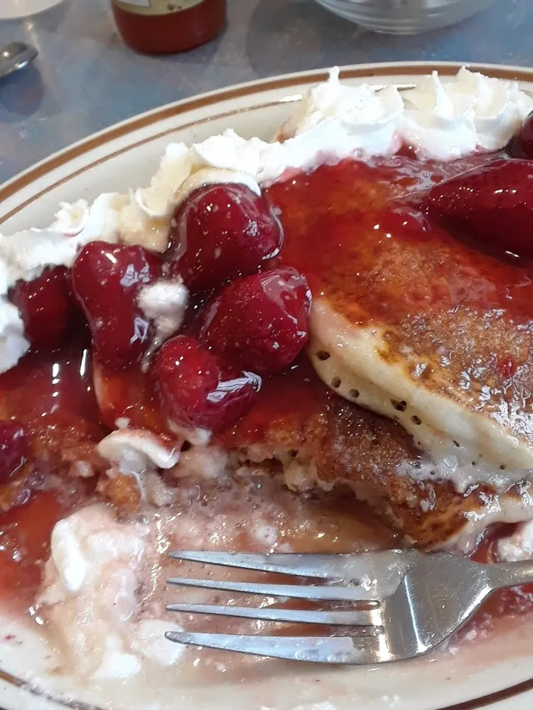 Pancakes w Strawberries and Whipped Cream